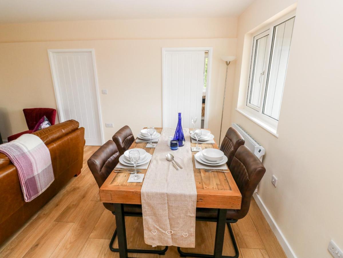 Ramsey Lodge Bier Wood Lodges Tenby Exterior foto