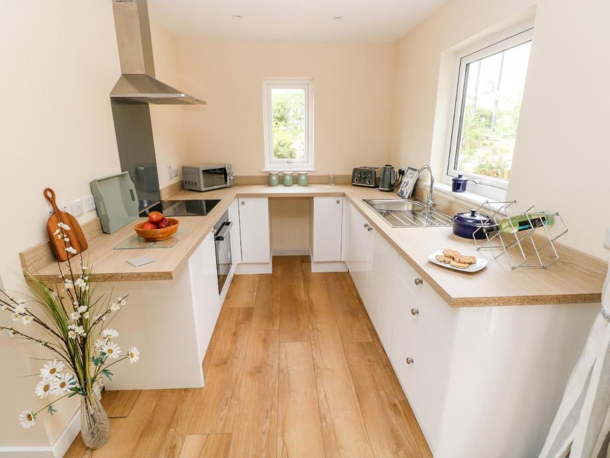 Ramsey Lodge Bier Wood Lodges Tenby Exterior foto