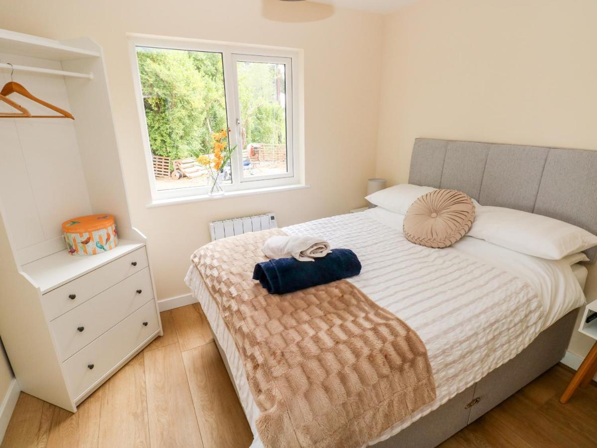 Ramsey Lodge Bier Wood Lodges Tenby Exterior foto